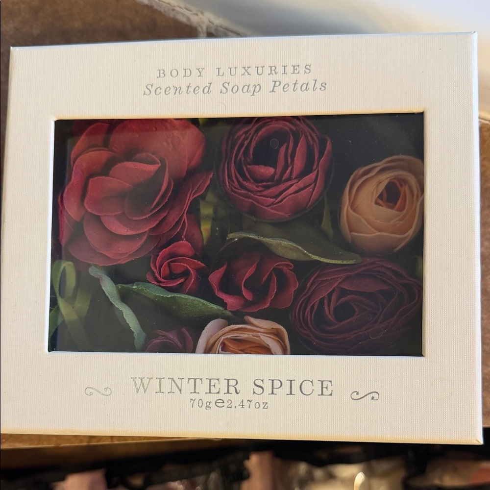 Winter Spice Scented Soap Petals - Red & Cream